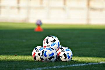 维尼修斯今夏留守皇马，阿森纳抢人遭拒，穆帅挽留｜3377体育首页（配图示意）